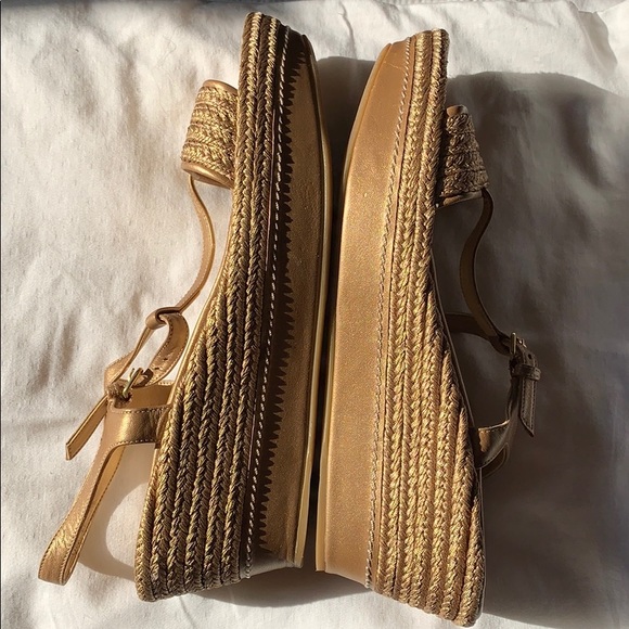 Stuart Weitzman Flat Gold Platform Sandals - Picture 4 of 8